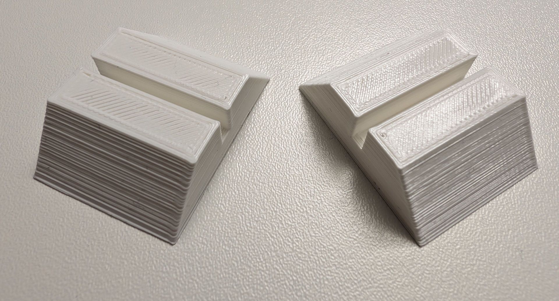 3D-printed stand for an acrylic sheet